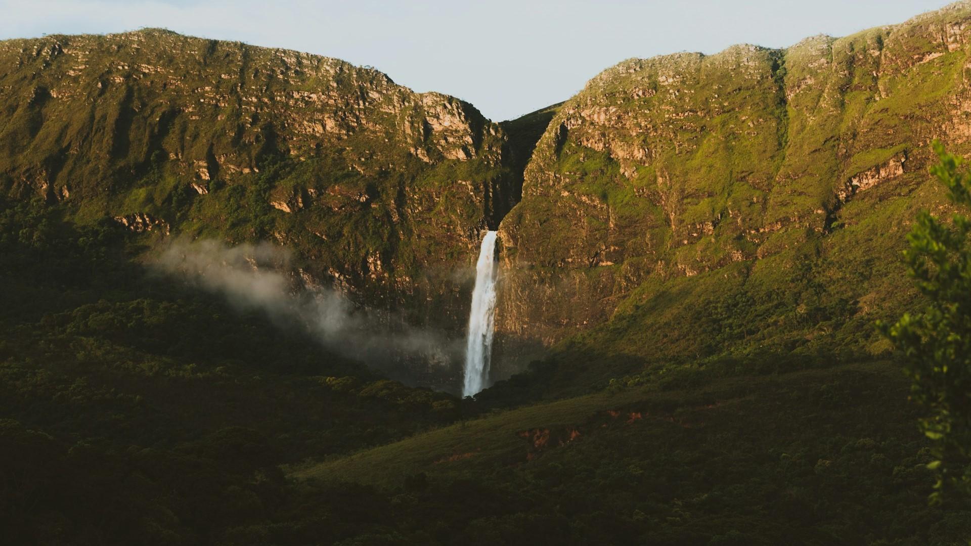 Cachoeira Casca d'Anta. Serra da Canastra. Queda de agua em meio as montanhas